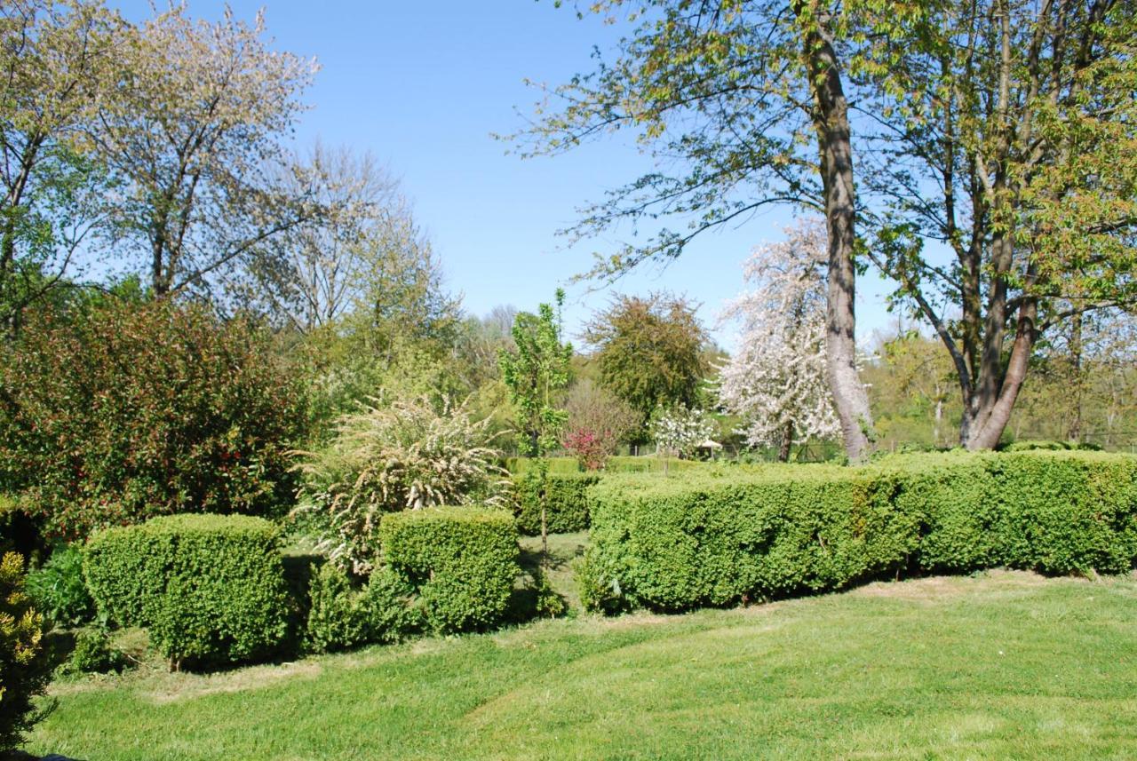 Gites Aux Fleurs De Cerises Le Plessis-Luzarches Kültér fotó